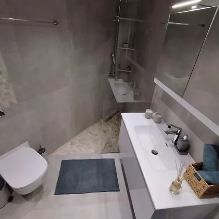 Apartament Floral 1 - Ground Floor With Courtyard And Private Parking! *