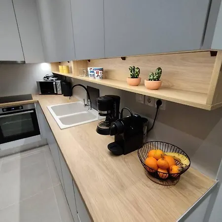 Apartament Floral 1 - Ground Floor With Courtyard And Private Parking!